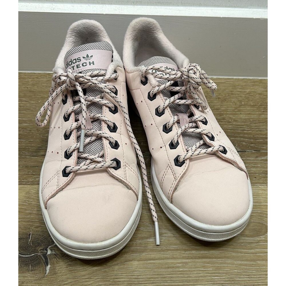 adidas ladies stan smith lace up sneaker size 6 Light Pink‎ Color